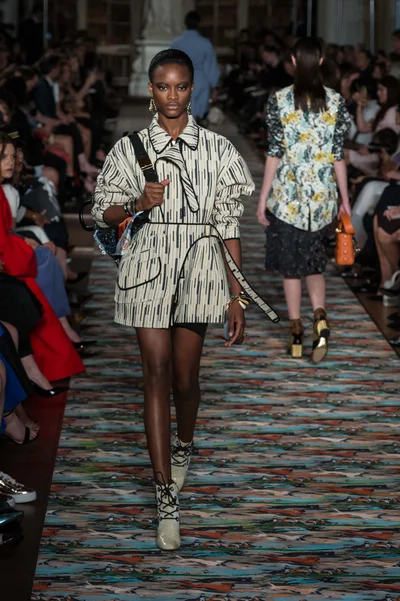 Look 43